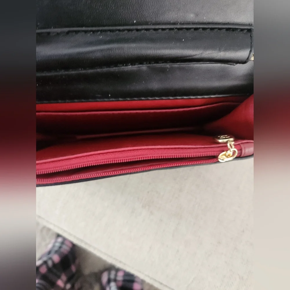 Elegant Black Quilted CC Logo Chain Bag